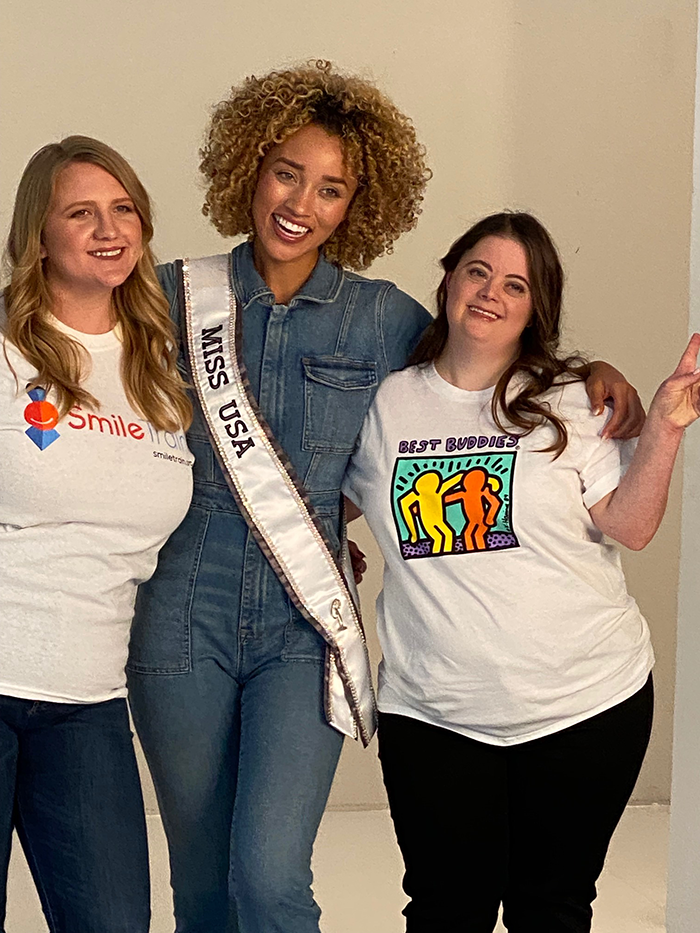 Miss USA 2021, Elle Smith, poses a model from Best Buddies Internationnal for the Miss USA LipSense® Collection Campaign.