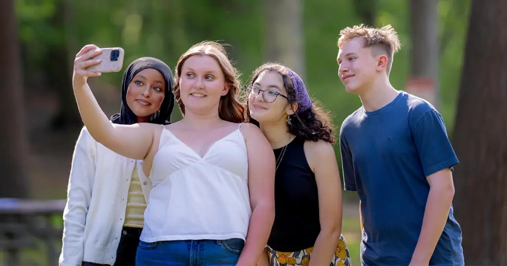 Group of Siblings participants taking a selfie