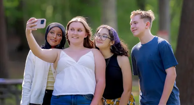 Group of Siblings participants taking a selfie