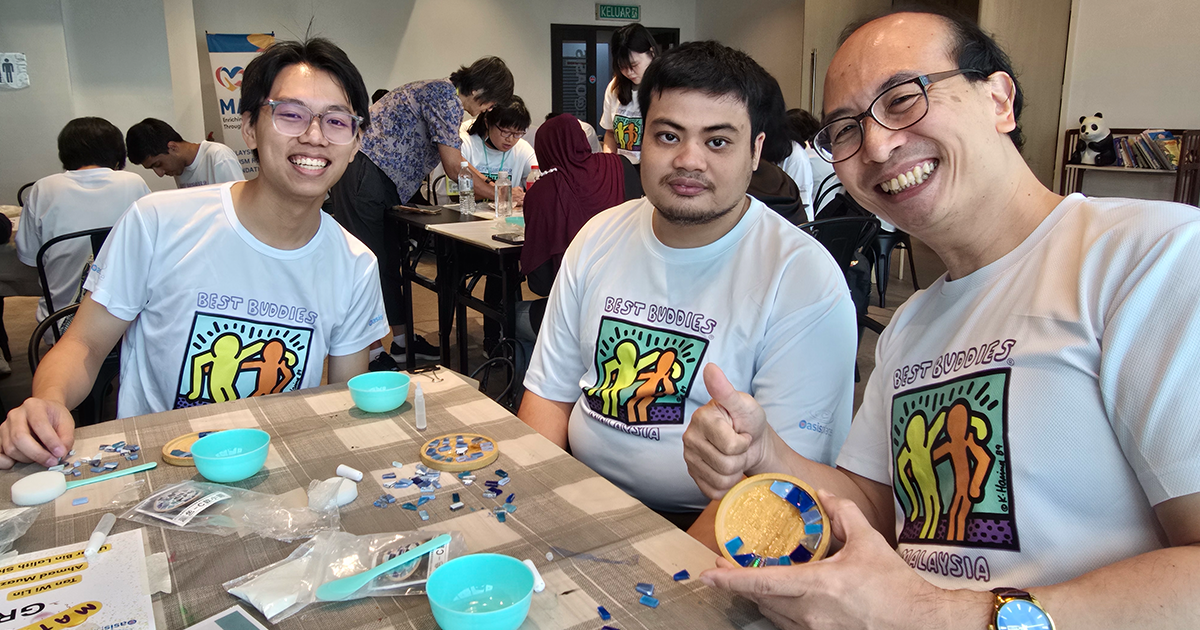 participants making coasters